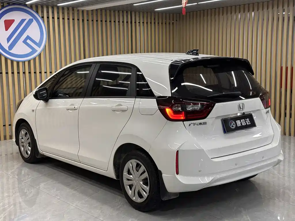 Honda Fit — фото 8