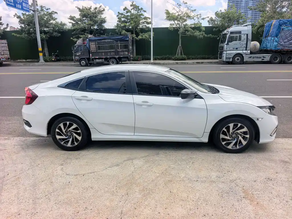 Honda Civic — фото 4