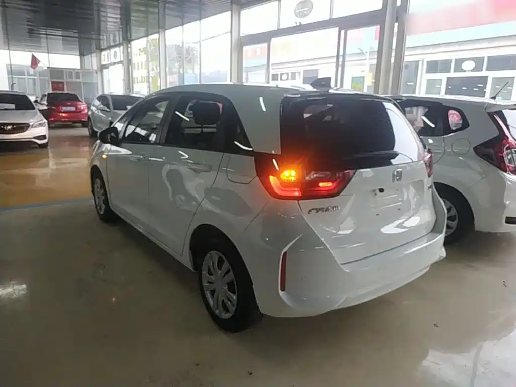Honda Fit — фото 5