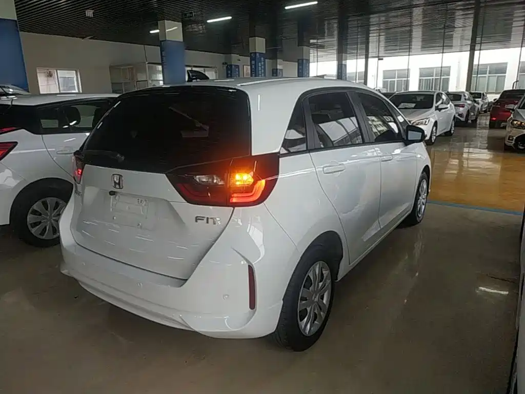Honda Fit — фото 7