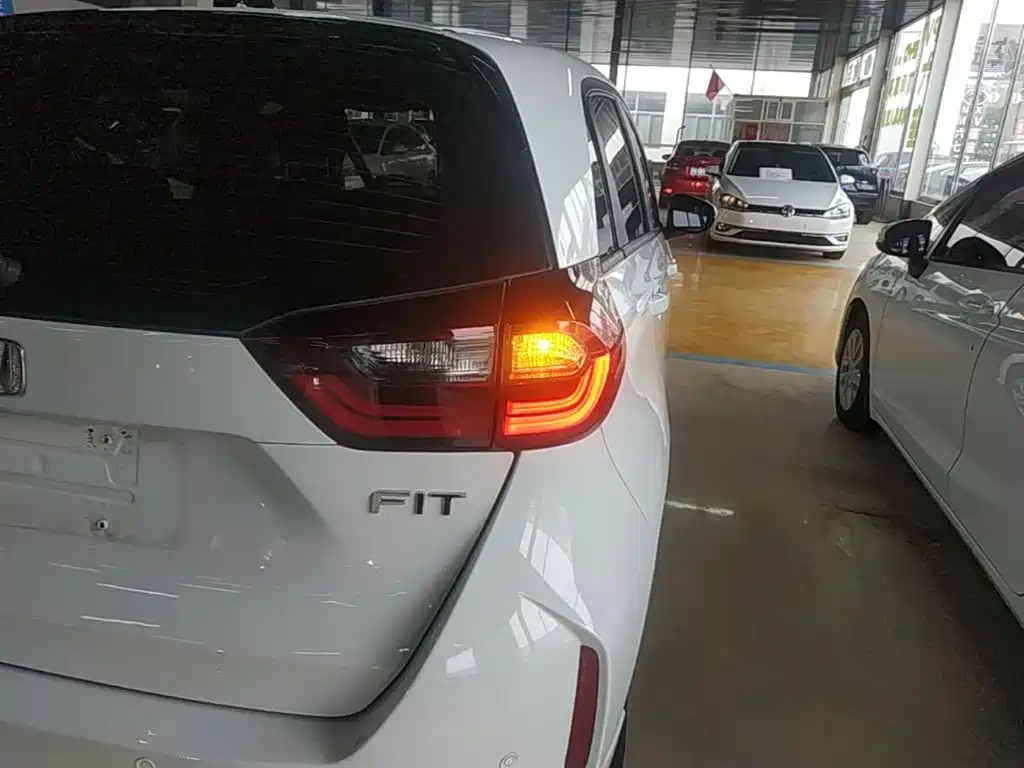 Honda Fit — фото 8