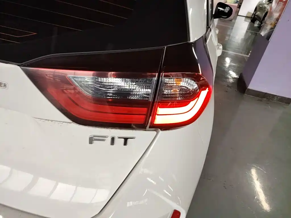 Honda Fit — фото 8