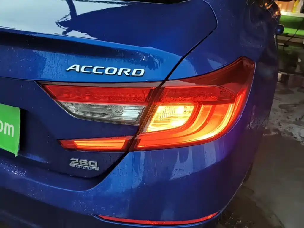 Honda Accord — фото 8