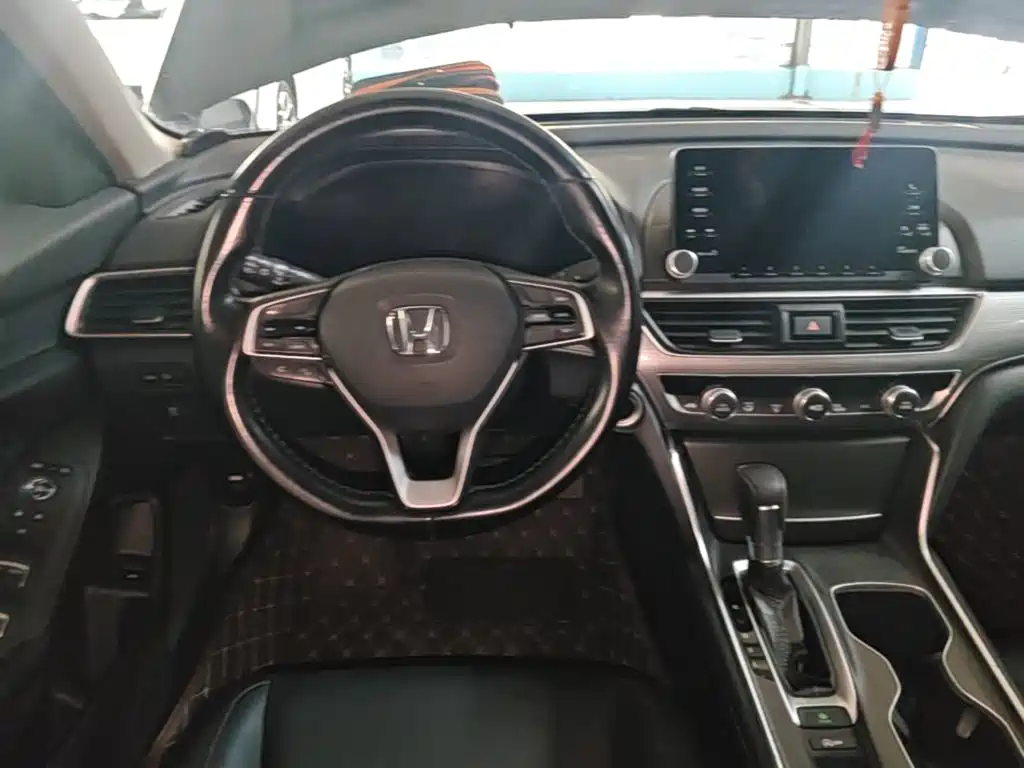 Honda Accord — фото 11