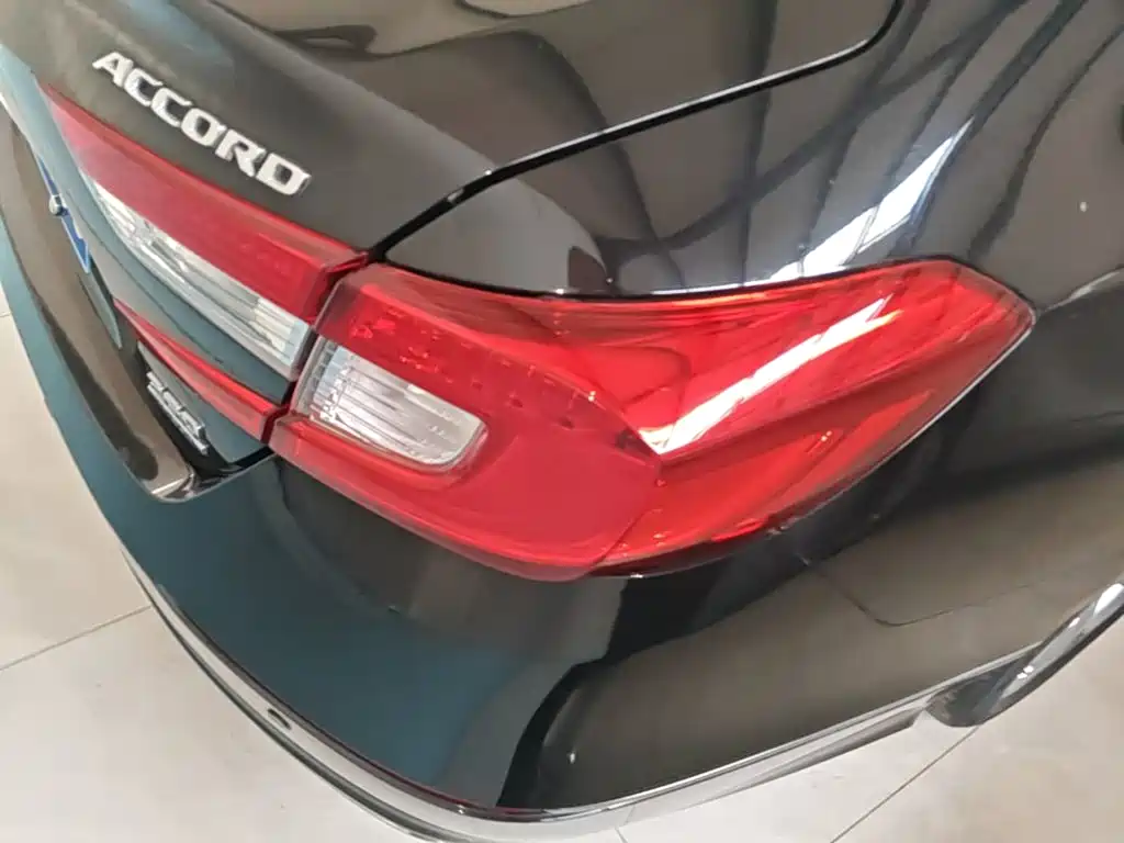 Honda Accord — фото 8
