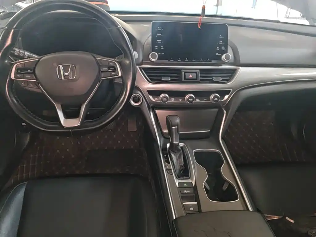 Honda Accord — фото 10