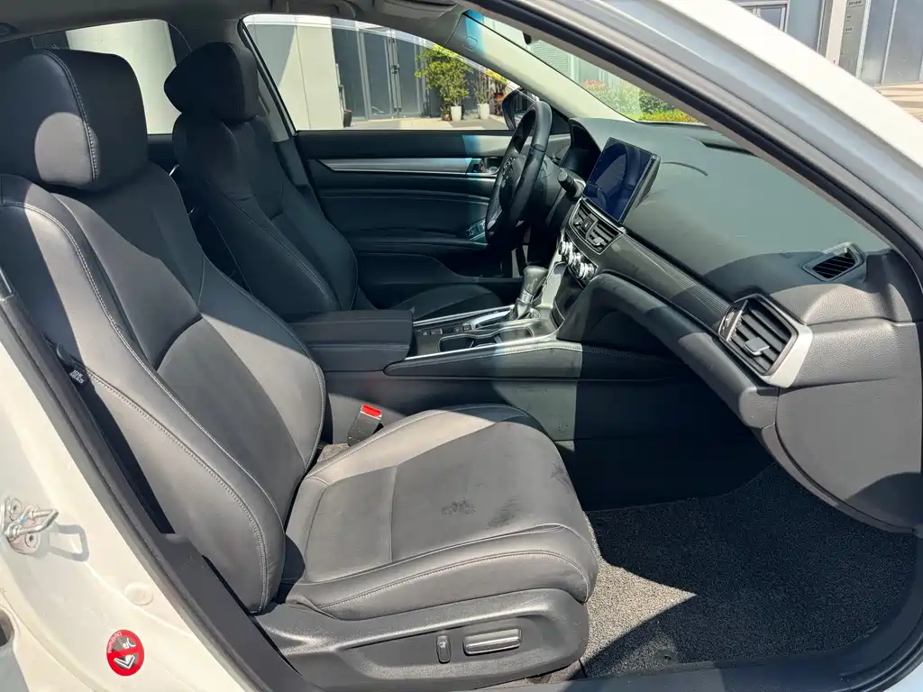 Honda Accord — фото 9