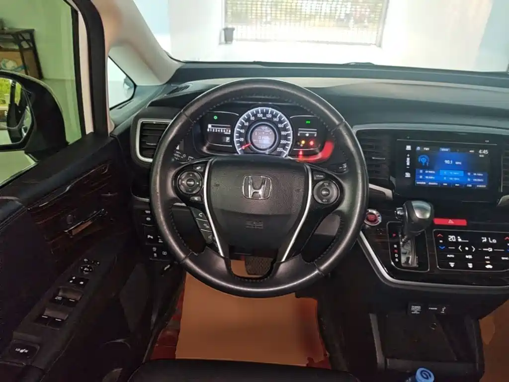 Honda Odyssey — фото 11