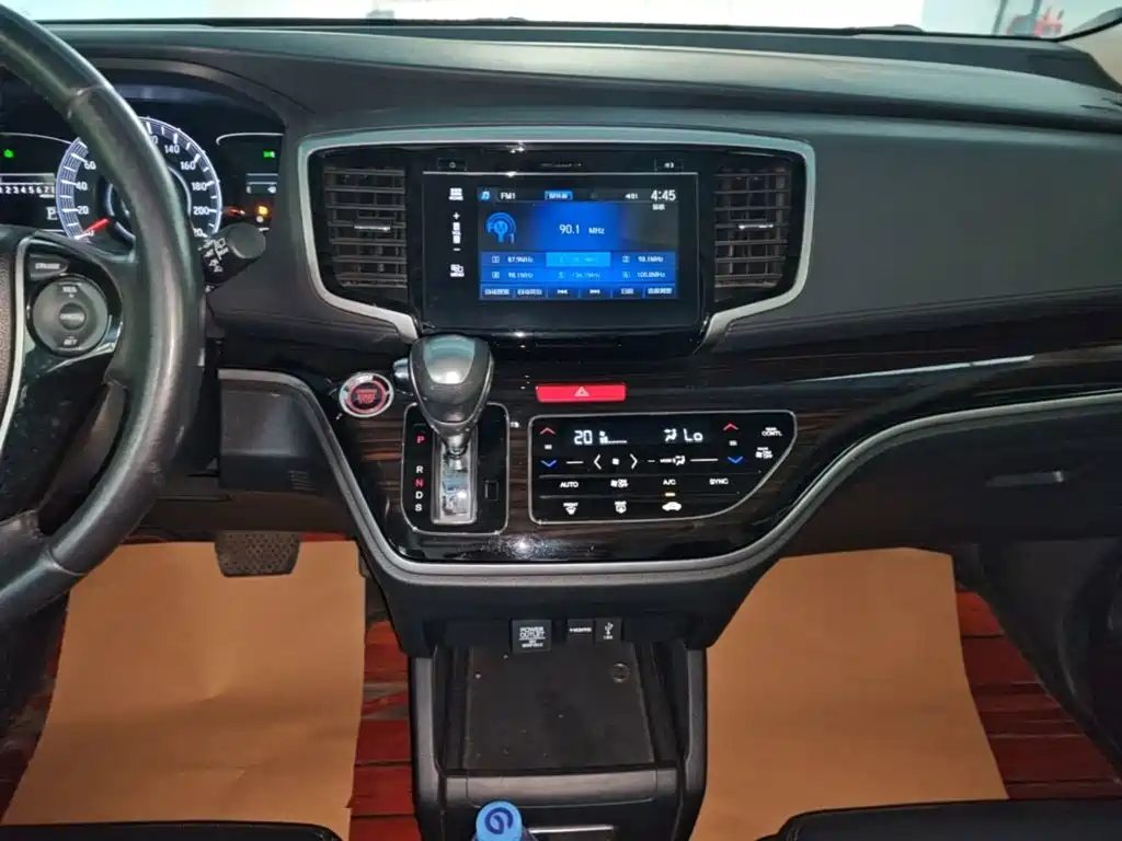 Honda Odyssey — фото 13