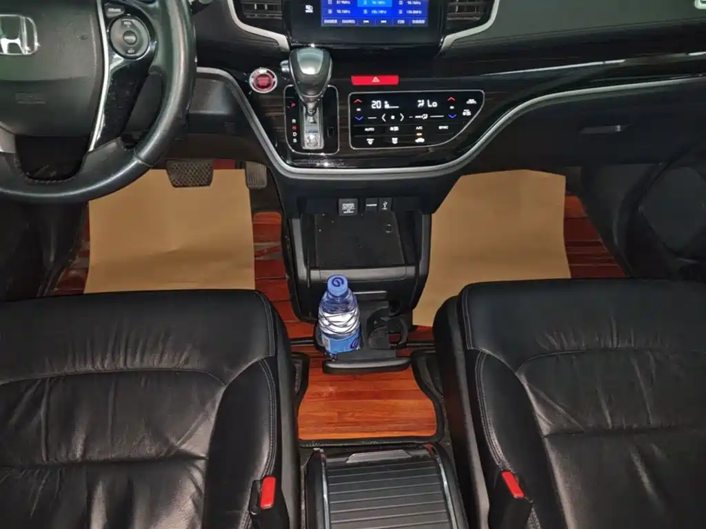 Honda Odyssey — фото 14
