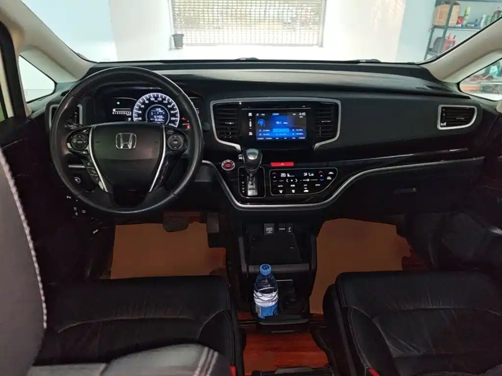 Honda Odyssey — фото 10
