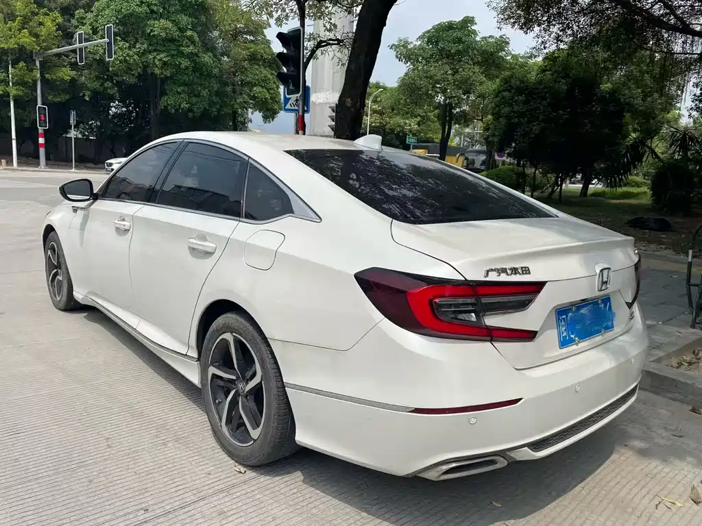 Honda Accord — фото 4