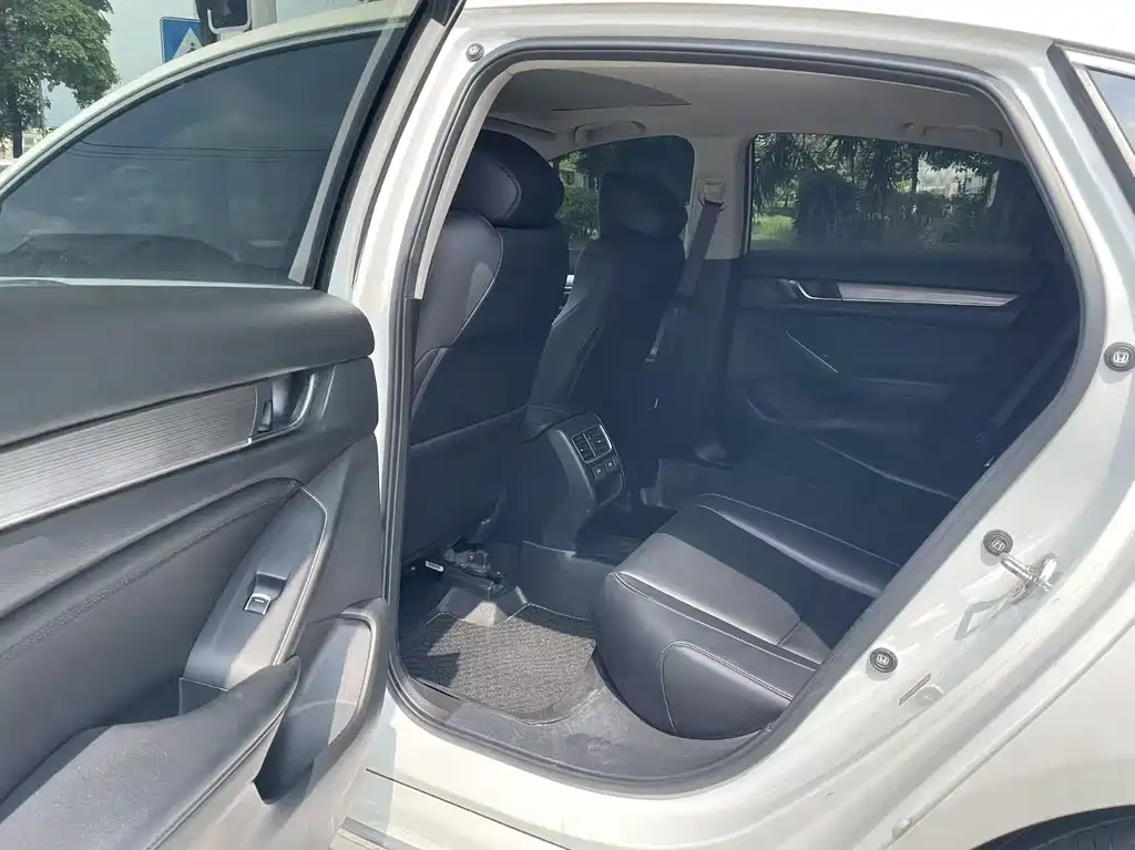 Honda Accord — фото 6