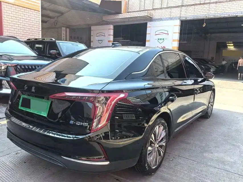 Hongqi Hongqi E-QM5 — фото 6