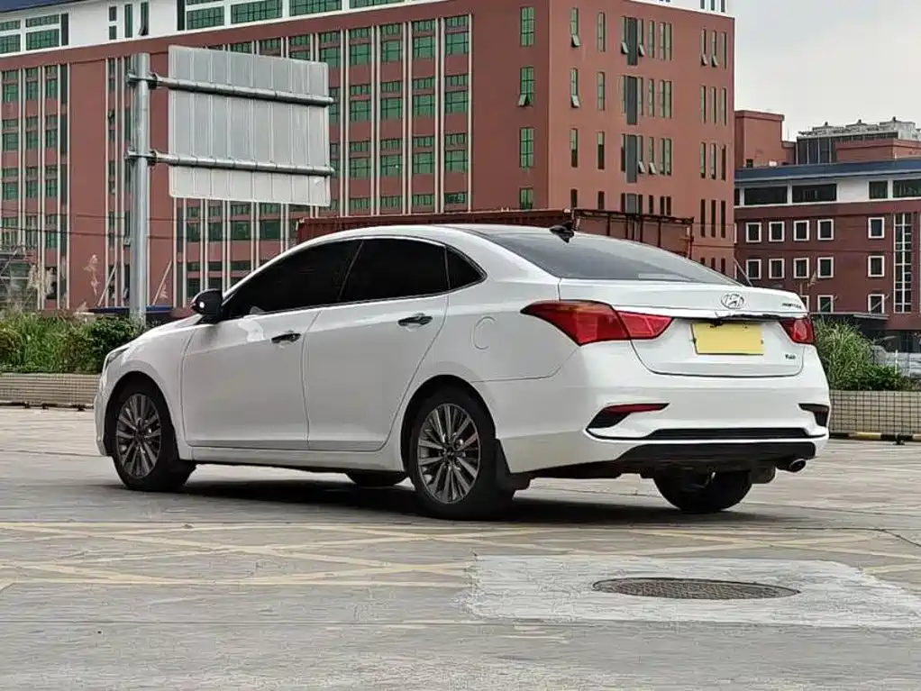 Hyundai Mistra — фото 6