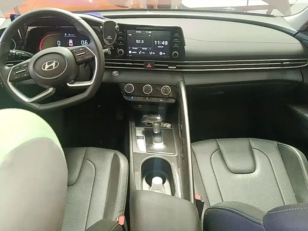 Hyundai Elantra — фото 10