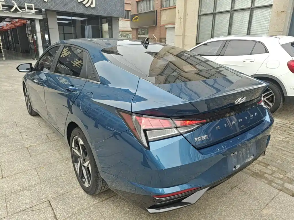 Hyundai Elantra — фото 5