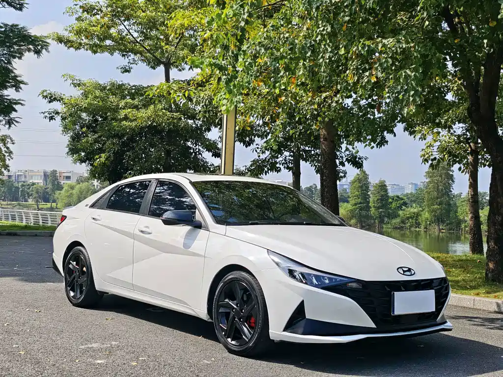 Hyundai Elantra — фото 3