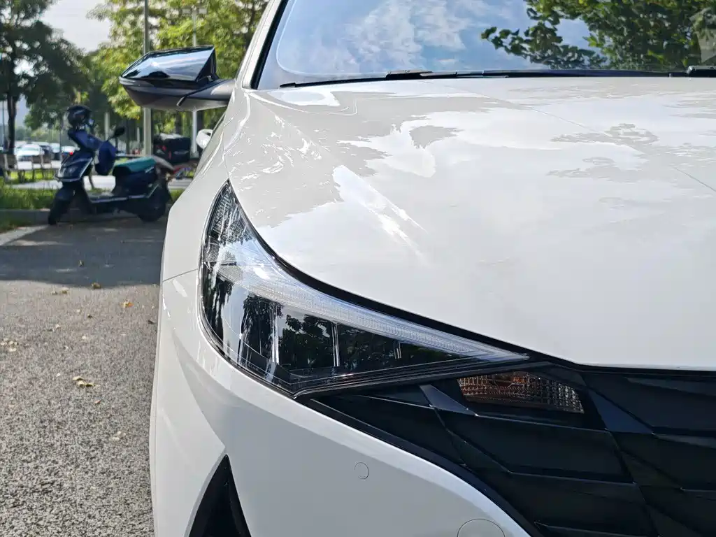 Hyundai Elantra — фото 4