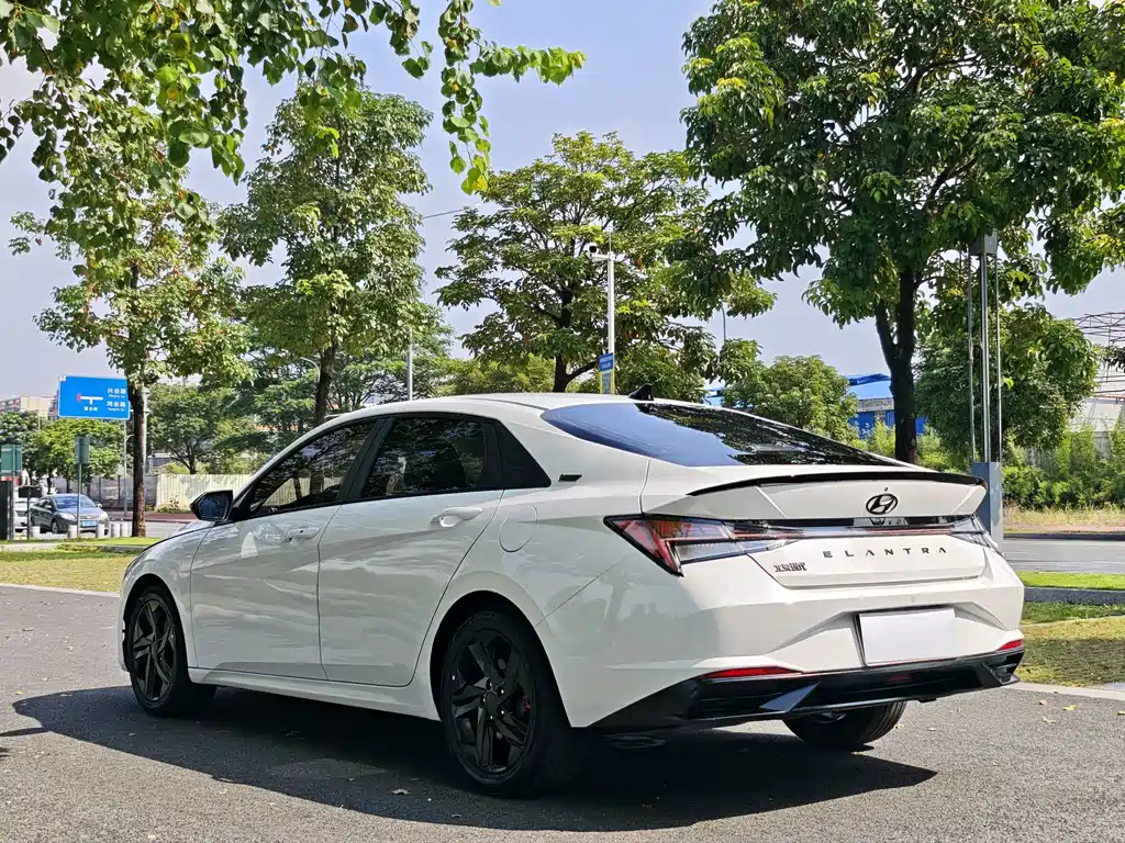 Hyundai Elantra — фото 8