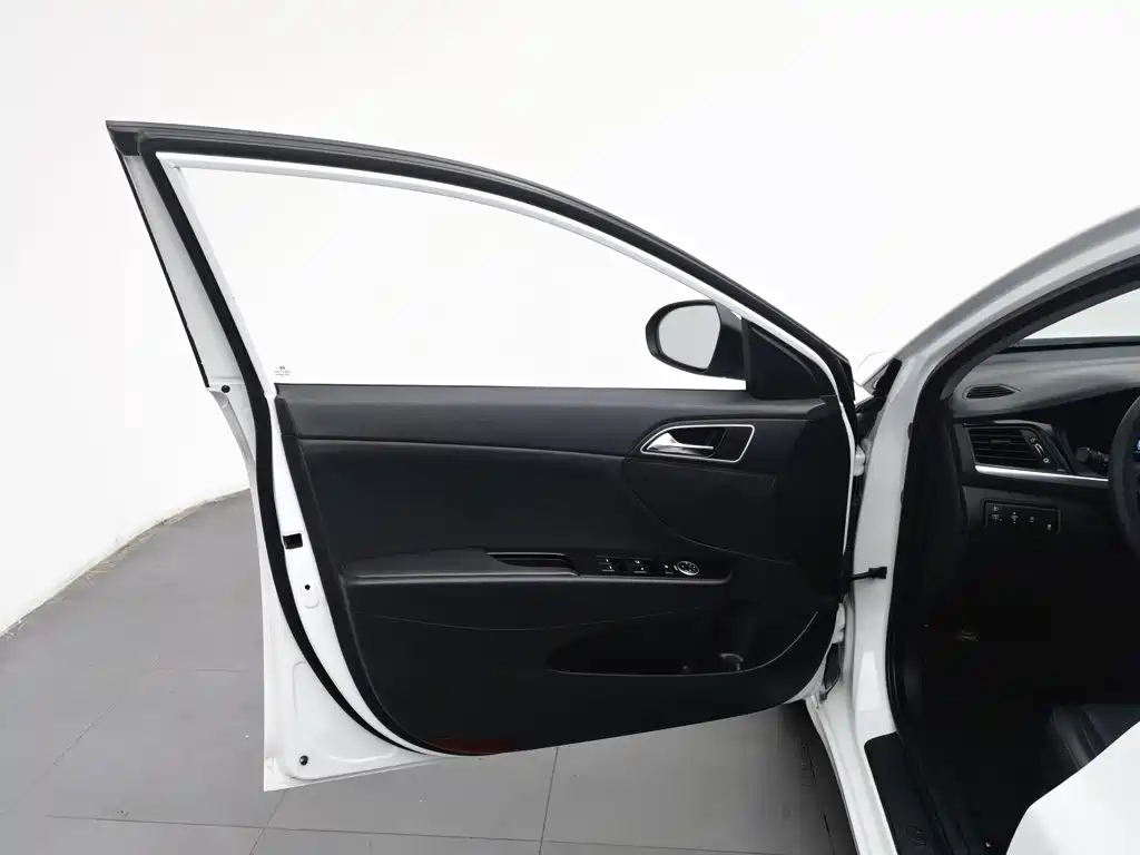 Hyundai Mistra — фото 8