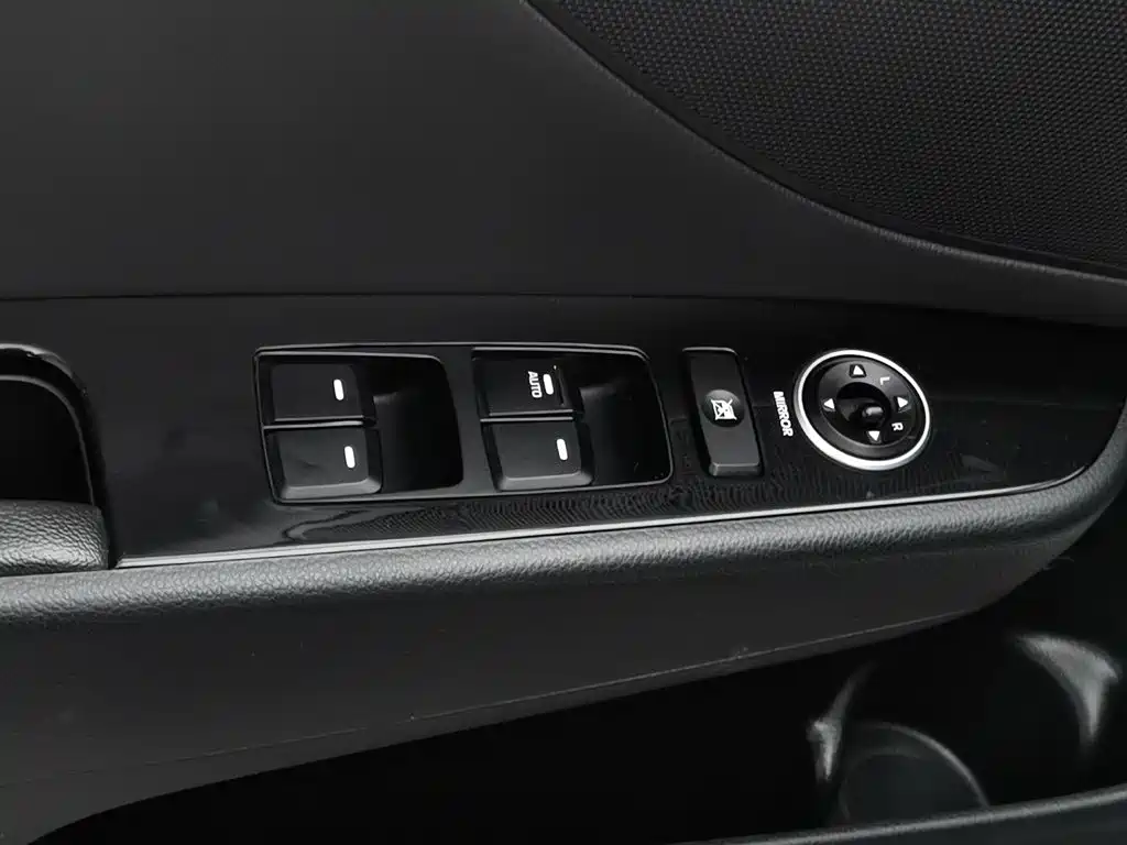 Hyundai Mistra — фото 9