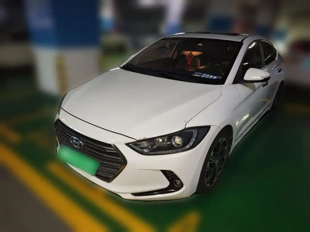 Hyundai Elantra — фото 2