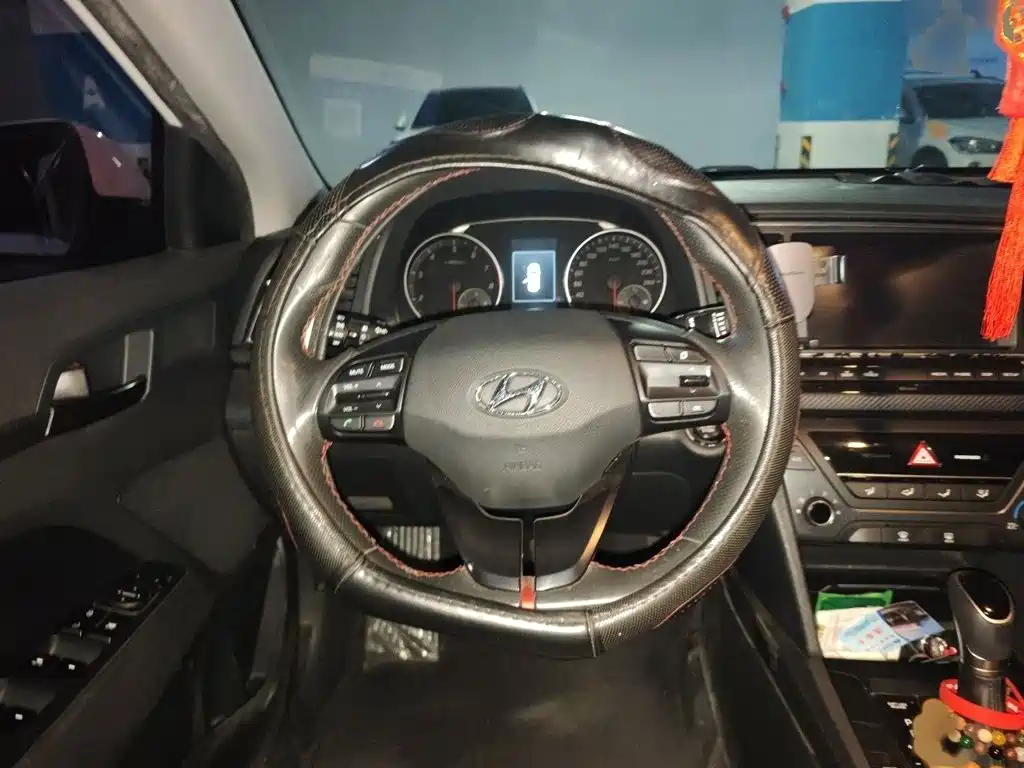 Hyundai Elantra — фото 3