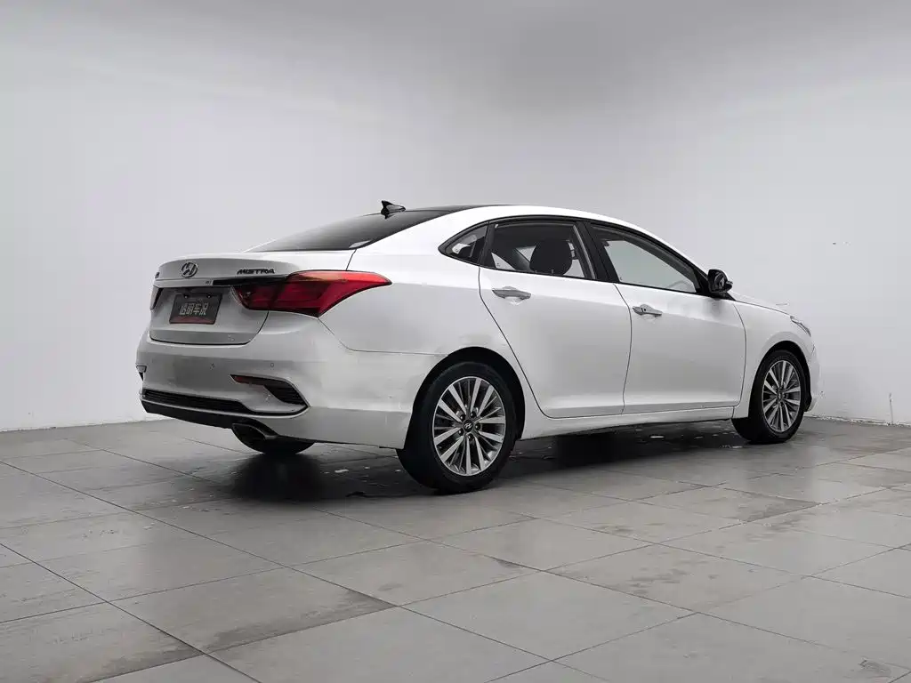 Hyundai Mistra — фото 2