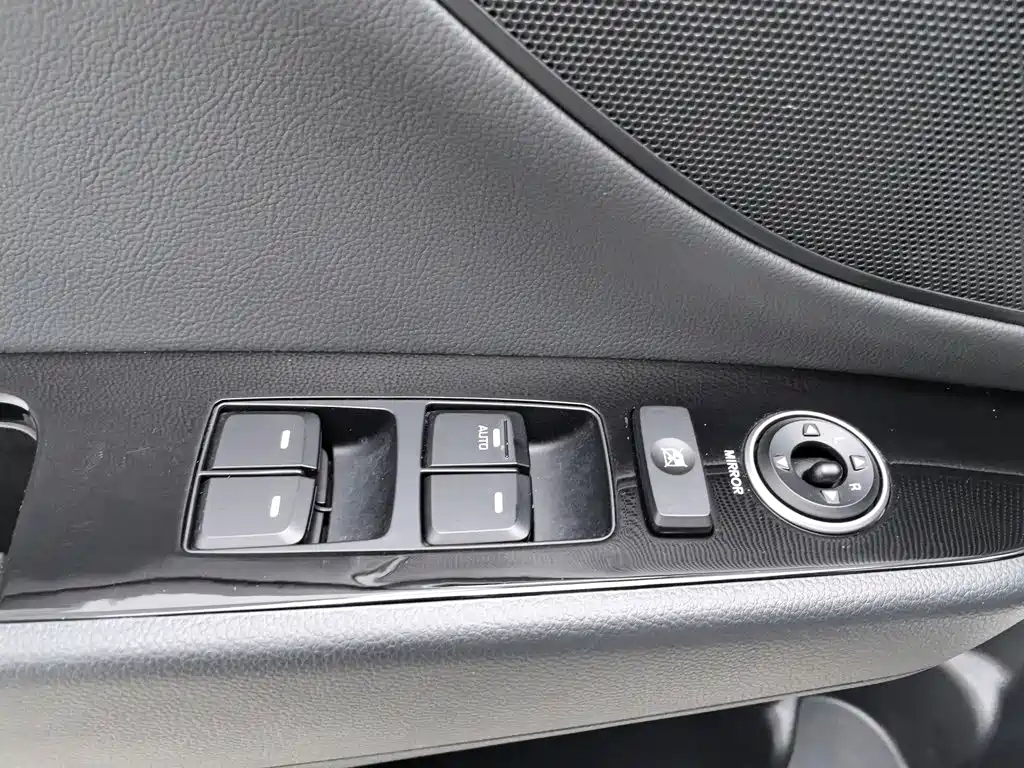Hyundai Mistra — фото 9