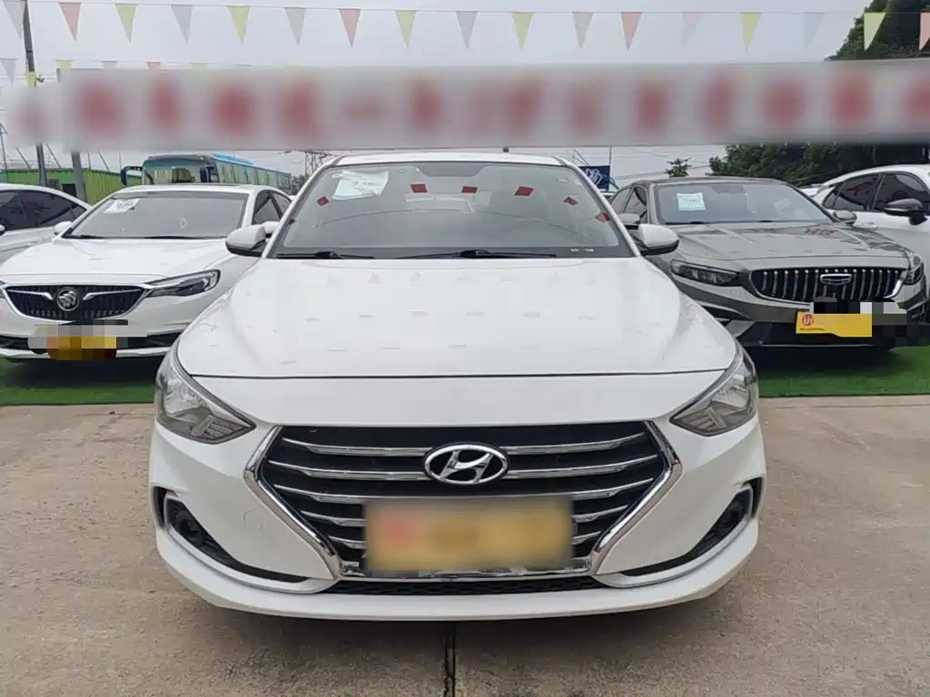 Hyundai Elantra — фото 3