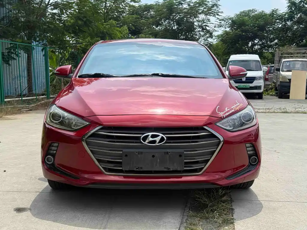 Hyundai Elantra — фото 2