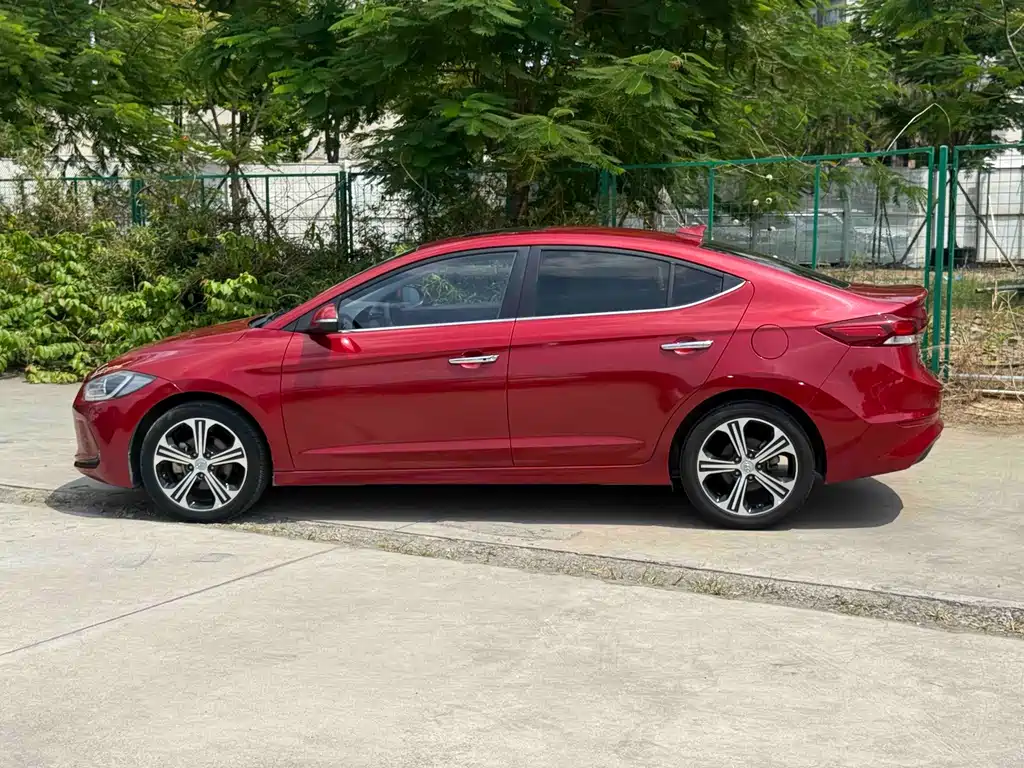 Hyundai Elantra — фото 3