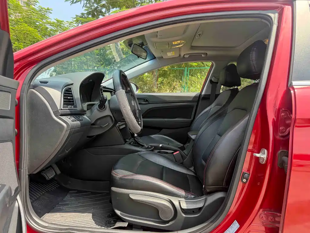 Hyundai Elantra — фото 4