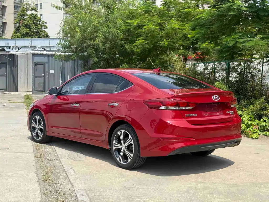 Hyundai Elantra — фото 8