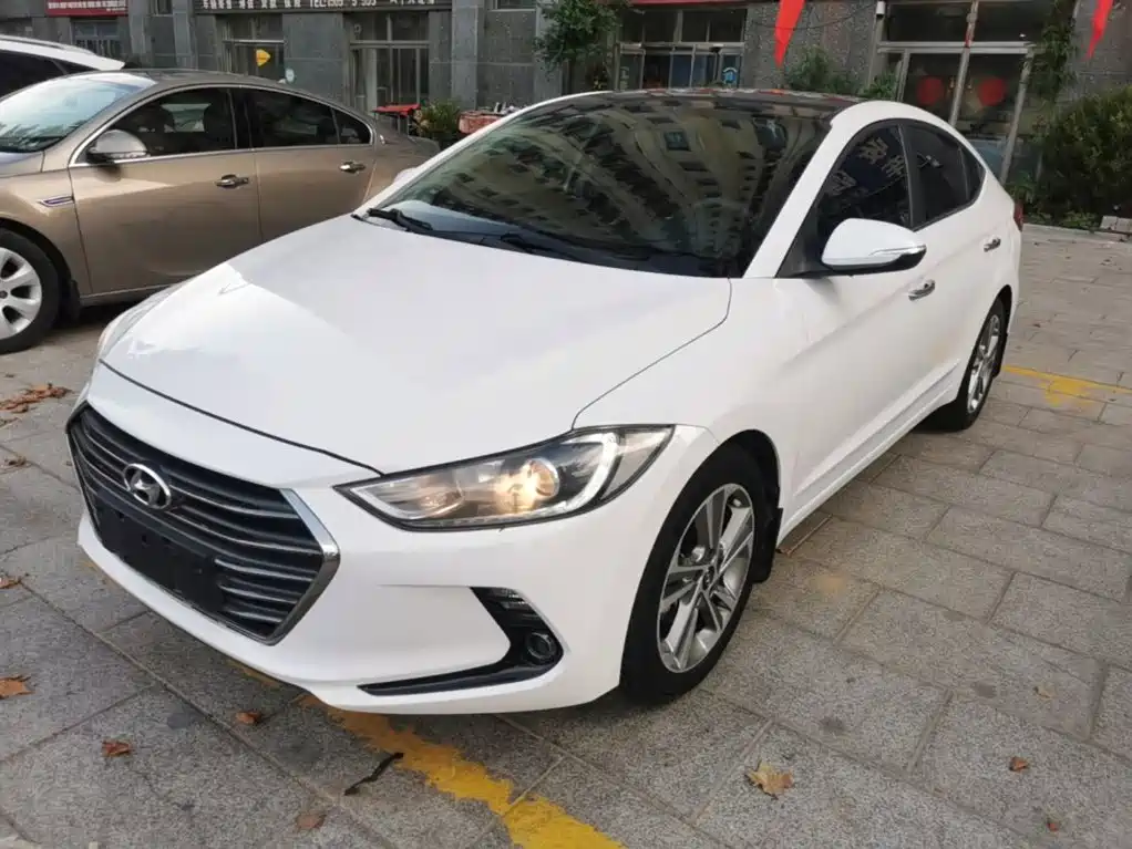 Hyundai Elantra — фото 2