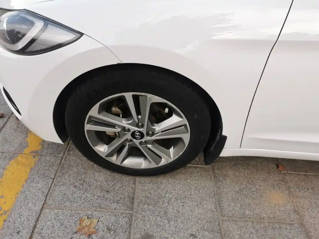 Hyundai Elantra — фото 23
