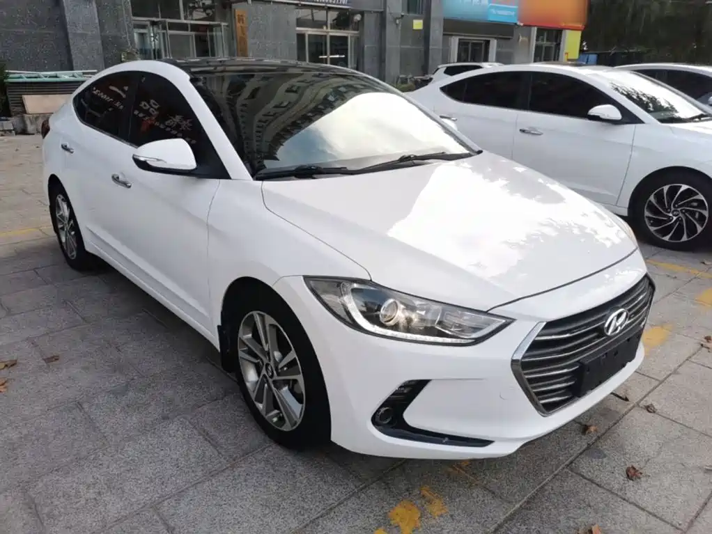 Hyundai Elantra — фото 4