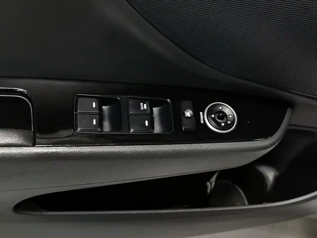 Hyundai Mistra — фото 9
