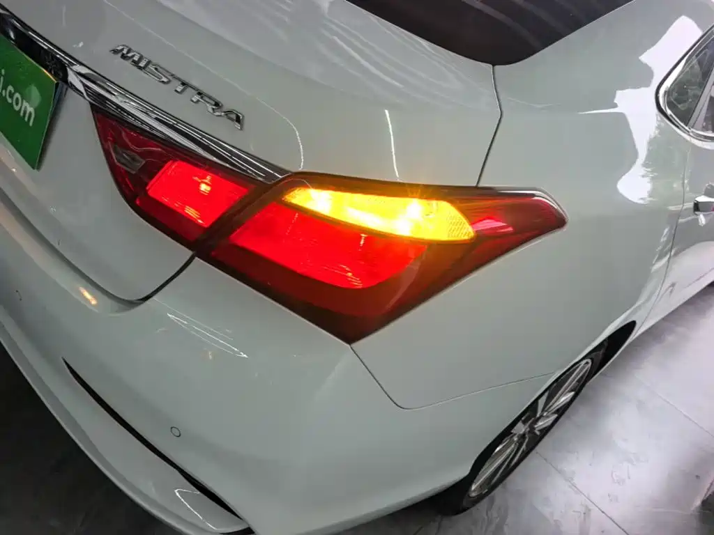 Hyundai Mistra — фото 8