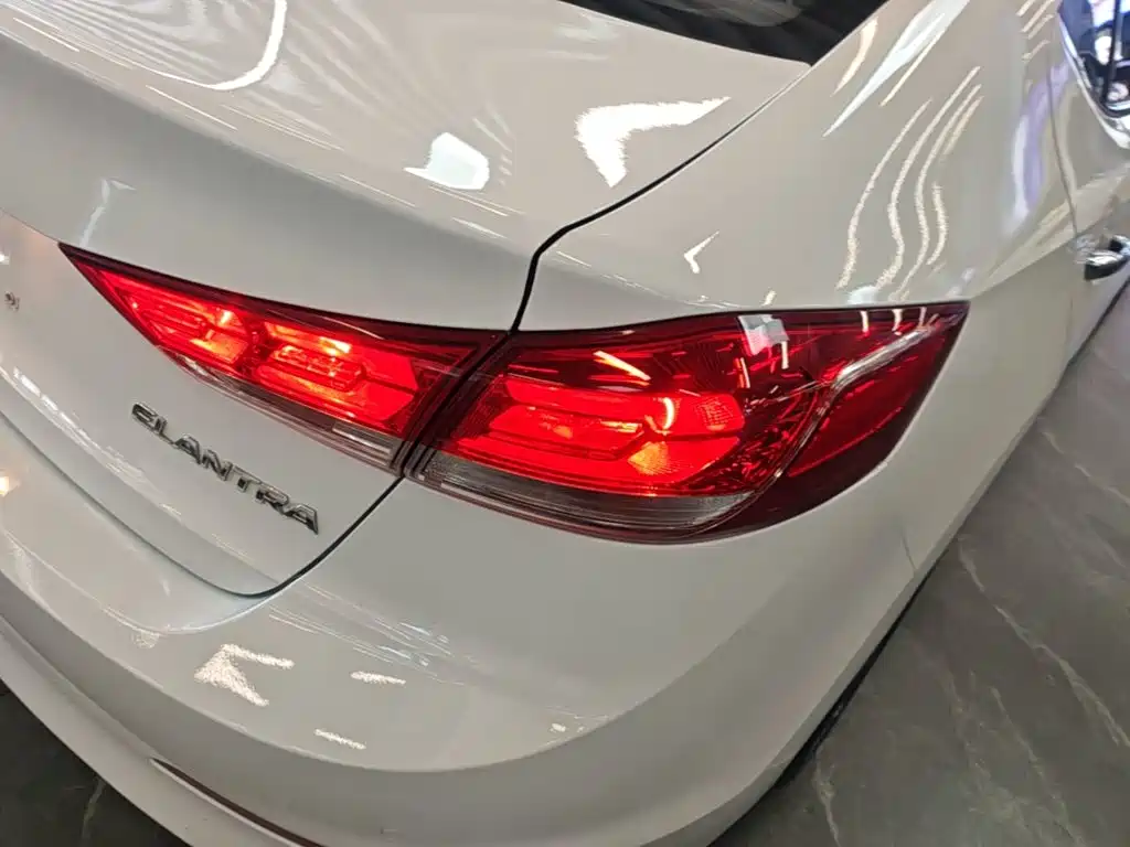Hyundai Elantra — фото 8