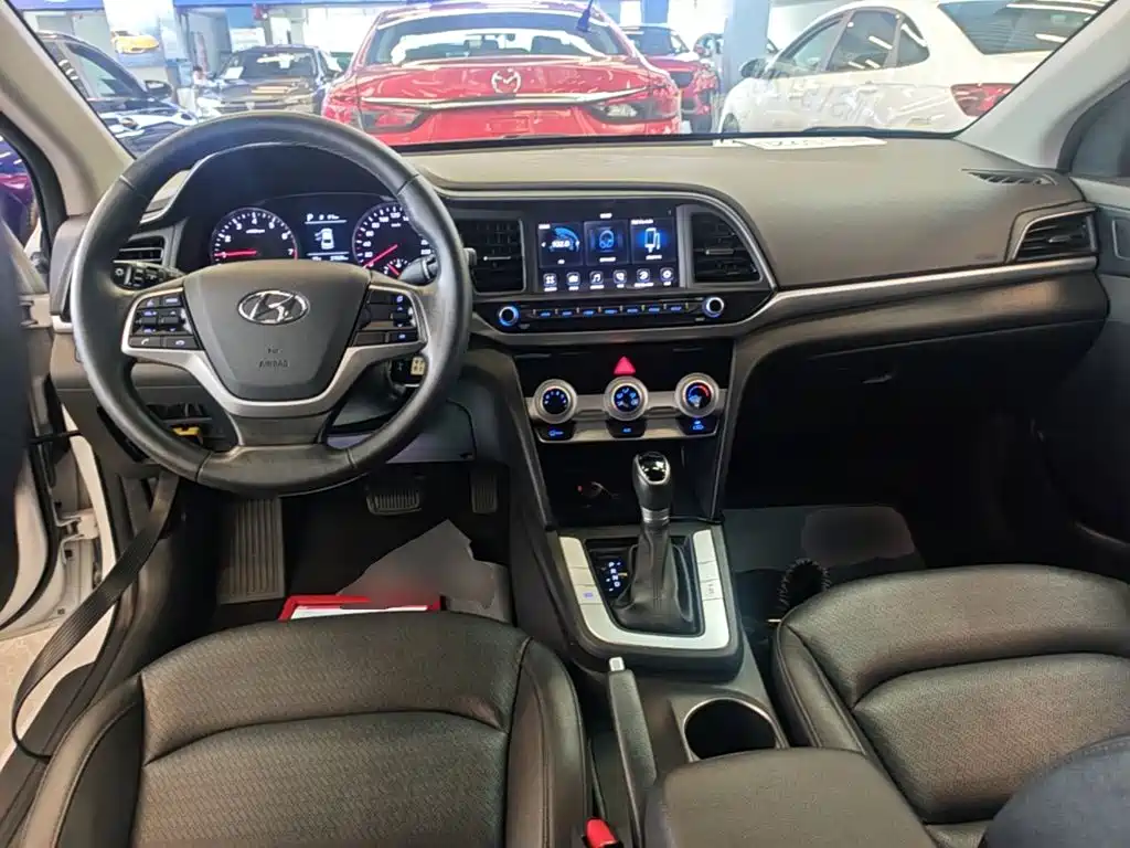 Hyundai Elantra — фото 10