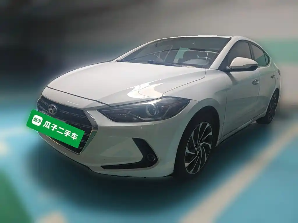 Hyundai Elantra — фото 2