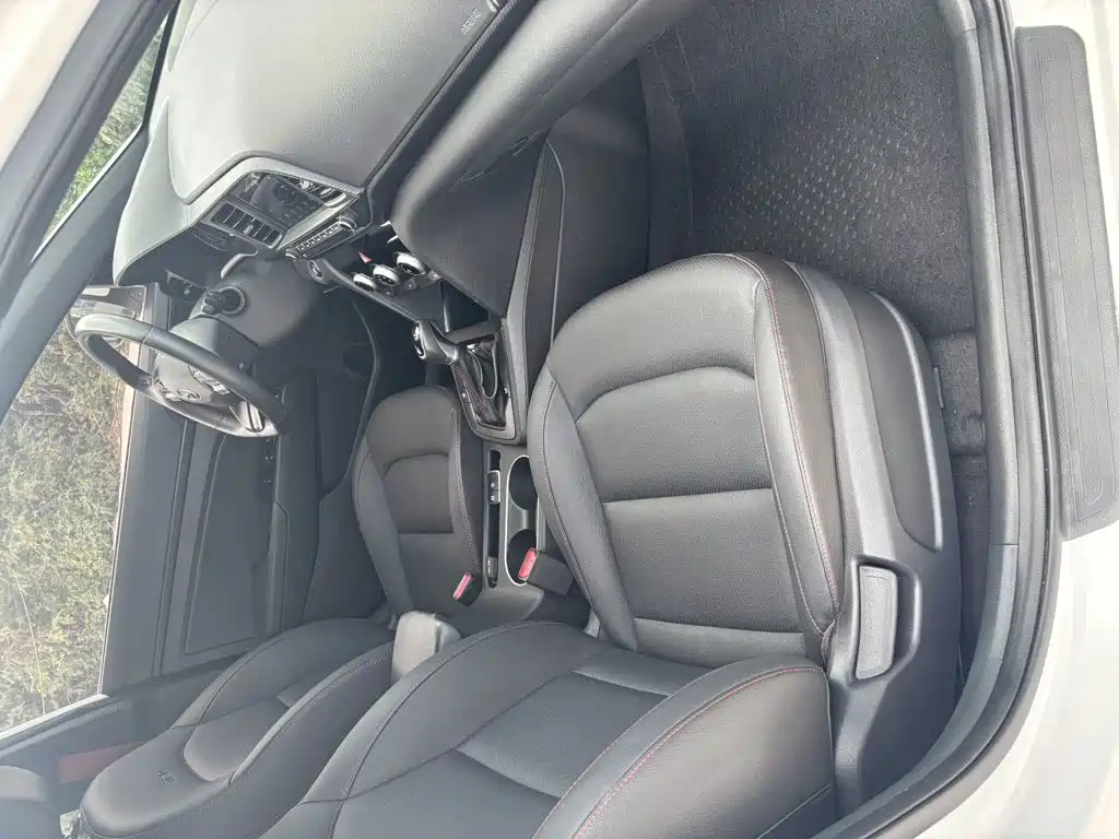 Hyundai Elantra — фото 13