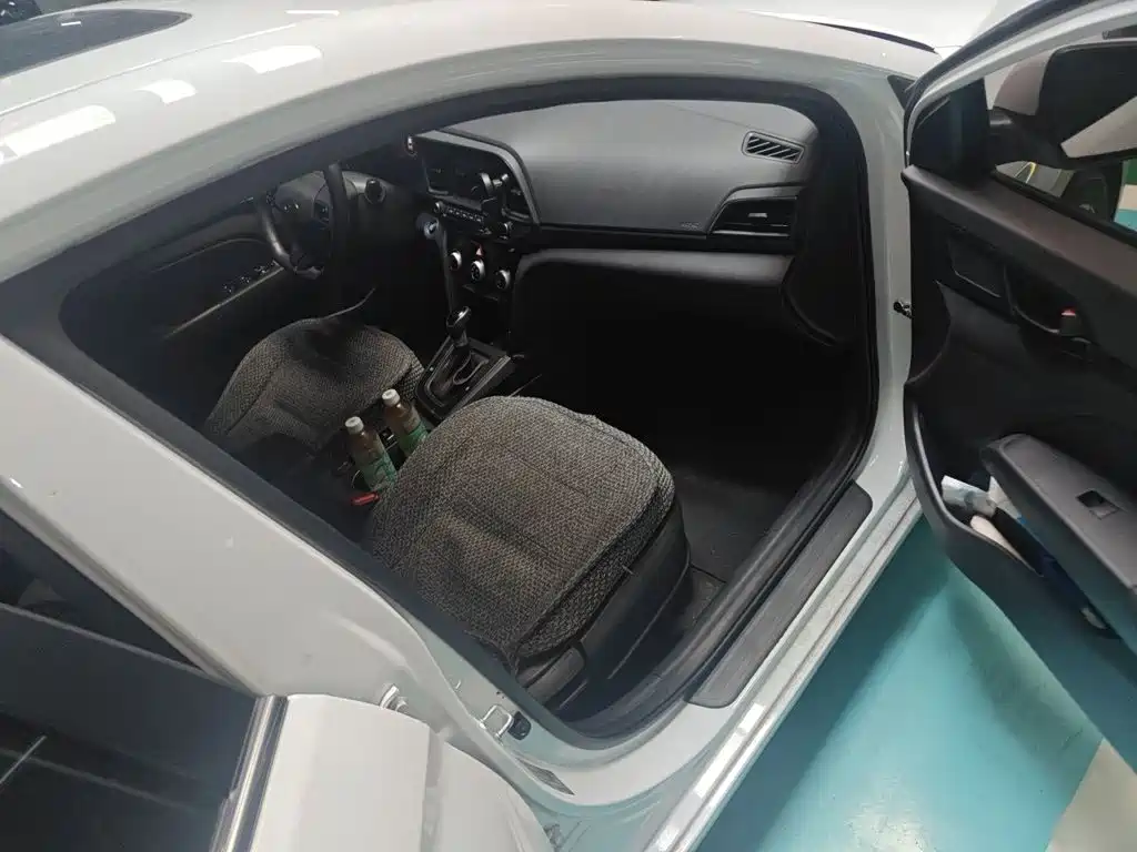 Hyundai Elantra — фото 17