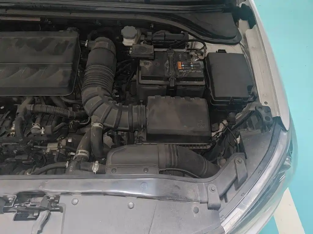 Hyundai Elantra — фото 19
