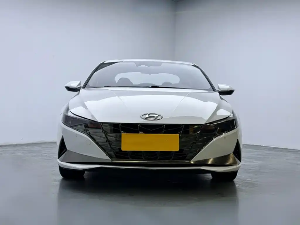 Hyundai Elantra — фото 2