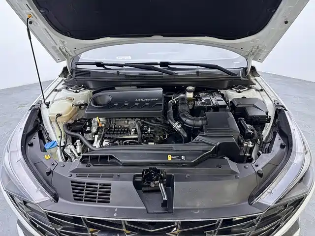 Hyundai Elantra — фото 13
