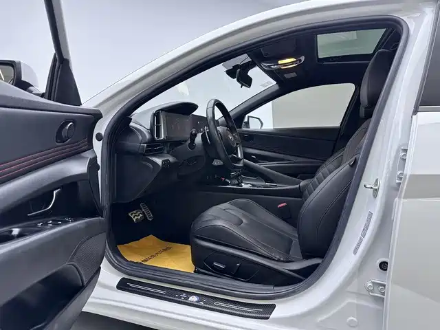 Hyundai Elantra — фото 17