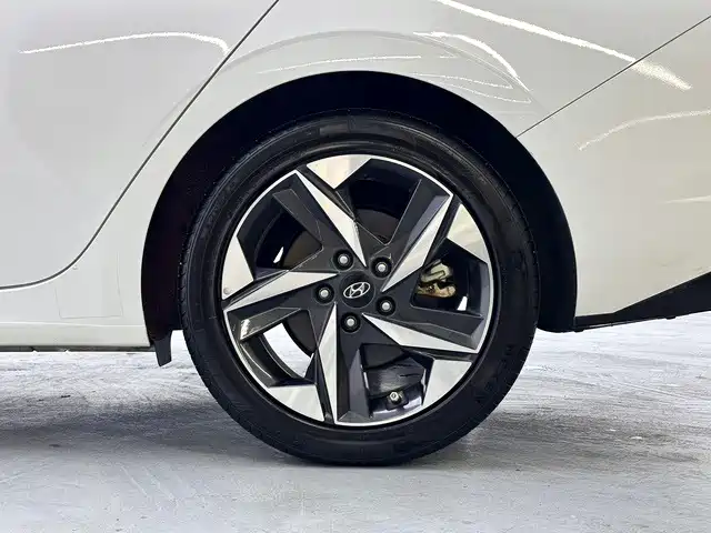 Hyundai Elantra — фото 20